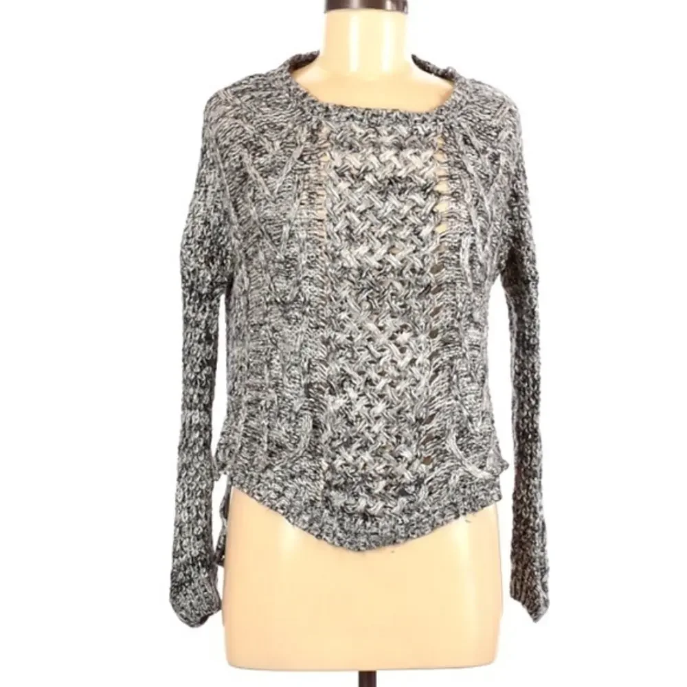 Lulumari S/M Women’s‎ grey cable knit high low long sleeve crew neck sweater